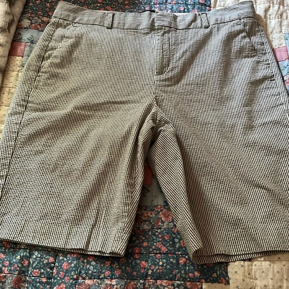 Banana Republic striped seersucker Bermuda shorts 6 - Picture 1 of 6